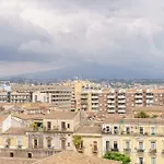 Kitai, Sui Tetti Di Apartament *