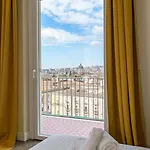 Kitai, Sui Tetti Di Apartament