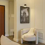 Kitai, Sui Tetti Di Apartament Katania