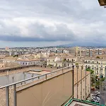 Kitai, Sui Tetti Di Apartament *