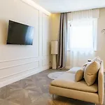 Kitai, Sui Tetti Di Apartament *