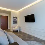 Kitai, Sui Tetti Di Apartament Katania