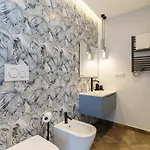 Kitai, Sui Tetti Di Apartament Katania