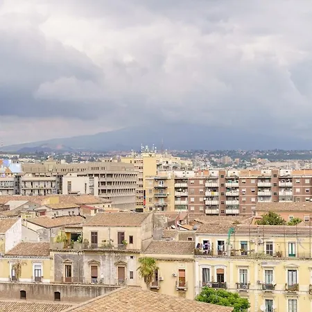 Kitai, Sui Tetti Di Apartment *