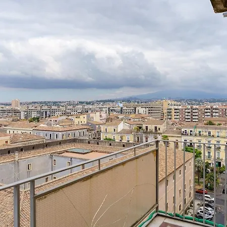 Kitai, Sui Tetti Di Apartment *
