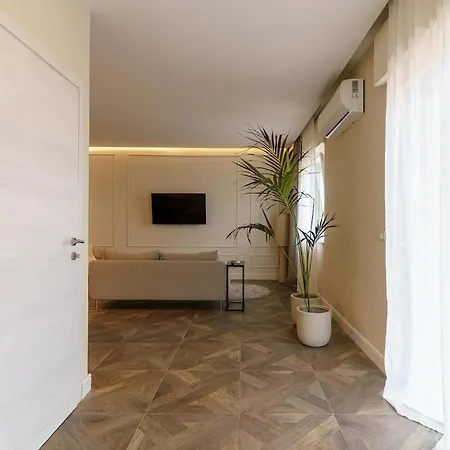 Kitai, Sui Tetti Di Apartment *