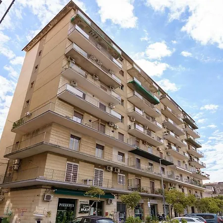 Kitai, Sui Tetti Di Catania