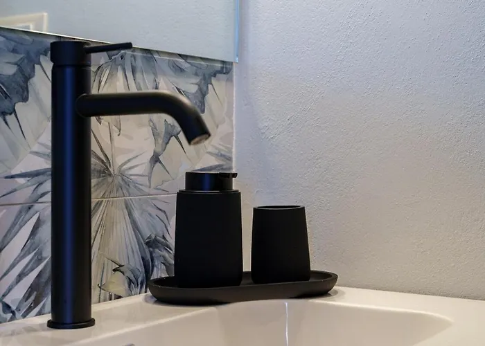 Kitai, Sui Tetti Di *