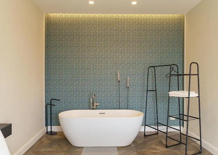 Kitai, Sui Tetti Di *